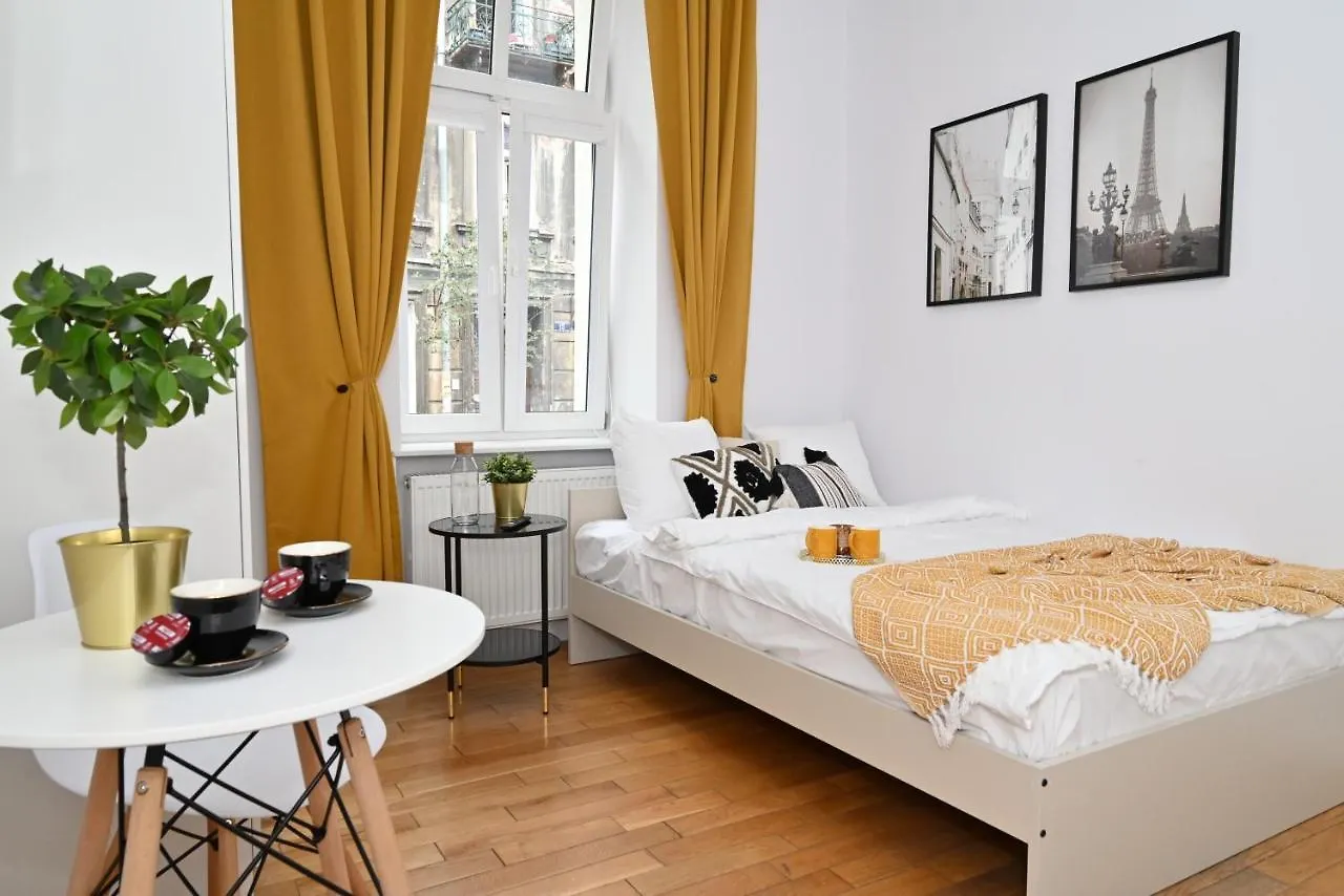 Traugutta Apartment contacts